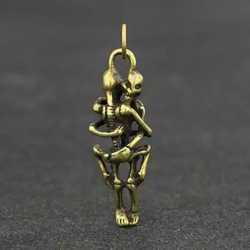 Ручной работы из чистой латуни Скелет Череп Любитель Панк Брелок Винтаж Медь Мини-Объятие Статуя Брелок Подвеска Орнамент Забавные Игрушки Подарки 1PC