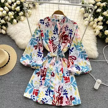 RUGOD однобортное платье-рубашка средней длины с завязками на талии и французским ретро-цветочным лацканом и рукавами-фонариками RUGOD