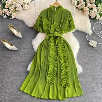 RUGOD Тонкое платье А-силуэта с воротником-стойкой и расклешенными рукавами на талии