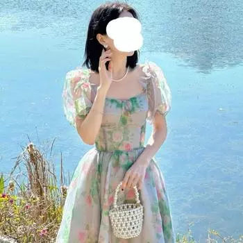 Рукава-пузырьки с цветочным рисунком «Первая любовь» демонстрируют тонкую талию платья. XS