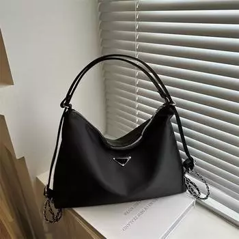 Рюкзак большой вместимости для поездок на работу, повседневная сумка-тоут в иностранном стиле, женская сумка через плечо 2024 года, красивый трендовый рюкзак чёрный