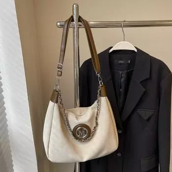 Рюкзак с цепочкой, многоцелевой рюкзак для поездок на работу, новинка 2024 года, женская сумка, трендовая текстура, большая вместимость, сумка-мессенджер на одно плечо 30*11*23 чёрный