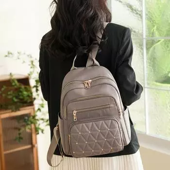 Рюкзак женский нейлоновый рюкзак большой вместимости с заклепками и кольцом чёрный