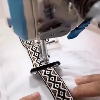 S10A Регулируемая плоская прижимная лапка для кружева Новая швейная машина Плоская прижимная лапка для полосок Воротник прижимная лапка Направляющая для ремня Инструмент для полосок