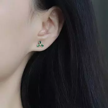 S925 Чистое серебро для ногтей, женские изумрудные маленькие цирконовые легкие роскошные серьги в виде клевера, простые серьги на холодном ветру зелёный