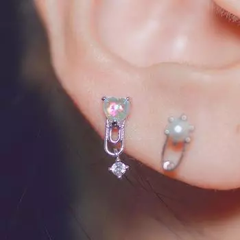 S925 Посеребренные серьги-гвоздики INS Cold Air Flash Серьги-гвоздики в форме сердца с бриллиантами Серьги-гвоздики с нежным градиентом и лунным камнем в форме сердца