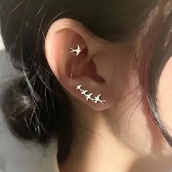 Серьги-пусеты «Личность», милые маленькие ласточки, простые, маленькие, свежие, воспоминания детства, забавные асимметричные серьги-пусеты в виде ласточек
