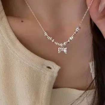 S925 Серебро Маленькие кусочки серебряного ожерелья с бантом Женское Ins Light Luxury High Sense Универсальная цепочка на ключицу для меньшинств Серебряные аксессуары