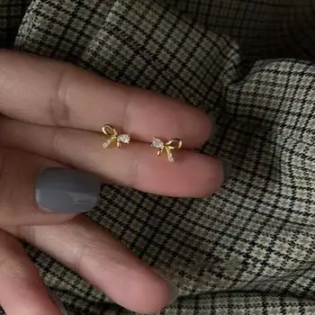 Серьги-гвоздики из стерлингового серебра S925 с бриллиантами в форме банта для женщин, необычный дизайн, высококачественные изящные серьги, не вызывающие аллергии 925