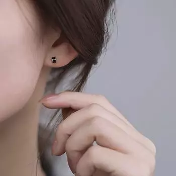 S999 Чистое серебро Черные серьги-гвоздики Женские маленькие простые серьги Женские маленькие изысканные серьги-гвоздики в форме полукруга с косточкой для ушей Женские