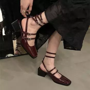 С каблуком среднего размера Красные босоножки для женщин с пряжками Лето 2024 Квадратные белые женские туфли Обувь на каждый день Дизайнерская шикарная и элегантная 35