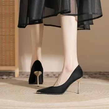 С юбкой, тонкими туфлями, черными острыми каблуками, женскими шпильками, новая карьера темперамента летом 2025 года 34 чёрный