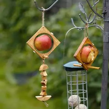 Садовая деревянная кормушка для птиц с насестом, подвесной полый квадратный держатель для еды, игрушка для попугая, украшение для двора, кормление попугая-красавицы