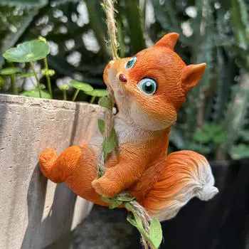 Садовое подвесное скульптурное украшение Забавная универсальная милая полимерная фигурка Статуя белки для заднего двора