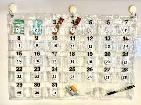 Медицинский календарь SAKURA, настенный карманный календарь на 1 месяц, глубина 3 см, высота 44 см x ширина 64 см, прозрачный, прибл.