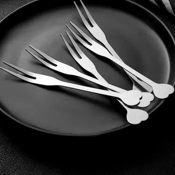 Салат Десерт Нержавеющая сталь Домашняя вилка для торта Кухонная вилка для фруктов Ручка для вечеринки Посуда Мини-столовые приборы для фруктов Столовые приборы Love Heart Аксессуары 1 Pc