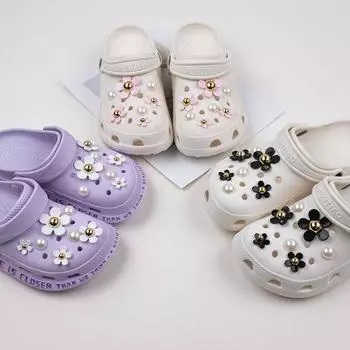 Самая продаваемая обувь с подвесками в виде крокодила, готовые надеть комбинированный костюм с белой маргариткой и подсолнухом, обувь с пряжкой, девичья обувь, аксессуары, новинка China