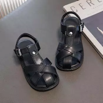 Сандалии для девочек 2023 года, новая детская обувь, универсальная пляжная обувь для мальчиков, однотонная школьная обувь в британском стиле с открытым носком, дышащая 23 чёрный