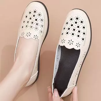 Сандалии для мамы, летние сандалии, дышащие модные туфли из полой кожи, нескользящая женская обувь на плоской подошве с мягкой подошвой 35 кофейный