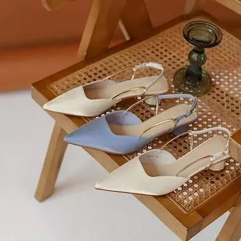 Сандалии для женщин 2025 лето новые туфли на среднем каблуке сатин темперамент заостренный модные туфли одинарные 35 покинуть белый