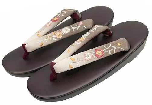 Сандалии-кимоно с вышитыми ремешками и уретановой подошвой, один размер подходит большинству кимоно Обувь для кимоно [Асакуса] [темно-коричневый]