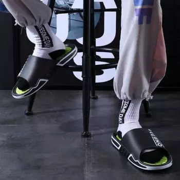 Сандалии мужские тапочки для ванной для мужчин обувь шиацу ПВХ уличные 2024 стиль веселые высококачественные модные удобные повседневные тапочки 40-41