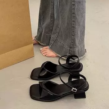 Сандалии на грубом каблуке в стиле французской феи для летней женской моды, оптовая продажа юбок, новые универсальные римские цельные туфли на высоком каблуке 35 чёрный
