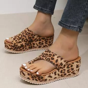 Сандалии на платформе с леопардовым принтом, женские римские тапочки на танкетке с застежкой на носок, женские летние пляжные шлепанцы с толстой подошвой, большие размеры 36