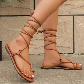 Сандалии на плоской подошве женские летние 2024 года с закрытым носком и перекрестными ремешками повседневная верхняя одежда большого размера женская обувь 36 коричневый