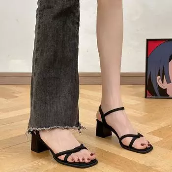 Сандалии женские 2024 года, новая летняя мода, универсальный толстый каблук, квадратный каблук, темперамент, нежное слово, ремень, высокие каблуки, лето 35