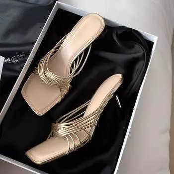 Сандалии женские 2024 новые французские туфли на высоком каблуке сексуальные шпильки квадратный ремешок открытый носок золотистые классные тапочки 34