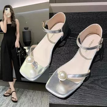 Сандалии женские 2024 новые плоские шлепанцы праздничная обувь модные сандалии с жемчужным зажимом на носке тапочки римские женские повседневные пляжные туфли тренд 35 серебряный