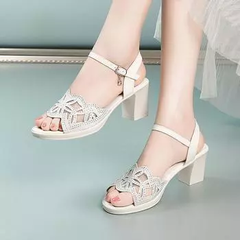 Сандалии женские Туфли-лодочки Белые с бриллиантовым каблуком Лето 2024 Пряжки Женская обувь Высокий каблук Обувь с открытым носком Стразы 35