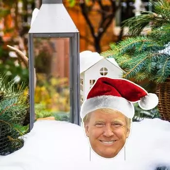 Санта-Клаус в шляпе Трампа Знак Рождества 2024 года на дворе с президентом H Stake Трампом Голова Украшение для сада на лужайке во дворе красный