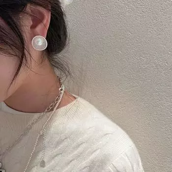 Semicircular hollow design sense niche temperament natural pearl silver single flower three flower stud earrings female new