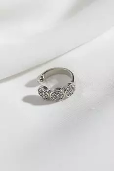 Серьга из сжатого хряща серебряного цвета с круглым камнем