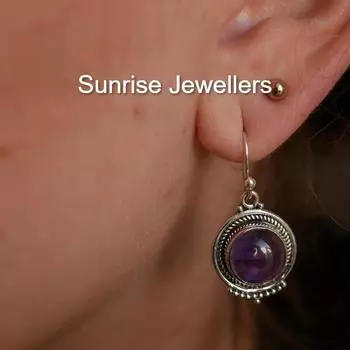 Серьги Amethyst Ari от Sunrise Stud Earring и обруч Huggie Hoop с подвеской • Подарок лучшему другу • Free Size фиолетовый