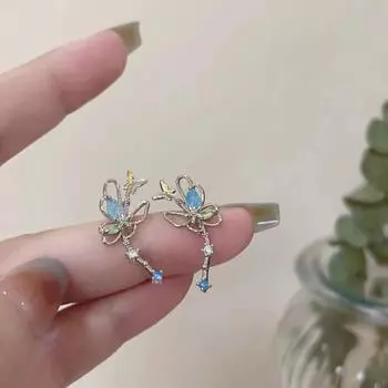 Серьги-бабочки из корейского синего циркона — элегантный, универсальный дизайн в сказочном стиле для женщин Butterfly Stud Earrings синий