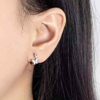 Серьги-бабочки с буквами. Маленькие и милые нежные серьги. Особый интересный дизайн. Легкие, роскошные, изящные серьги с высоким чувством.