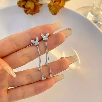 Серьги-бабочки с кисточками для женщин с нишевым дизайном. Высококачественные серьги для новых трендовых сережек для нового стиля года.