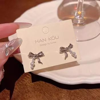 Серьги-бантики с геометрическим жемчугом в корейском стиле: Универсальный, высококлассный дизайн с легким оттенком роскоши A1896 серебряный