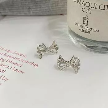 Серьги-бантики с полостью, кружевной бантик с одним бриллиантом, маленькие, легкие и роскошные милые серьги