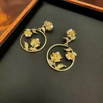 Серьги-цветы бренда Mihmily, нишевый темперамент и ощущение высокого класса