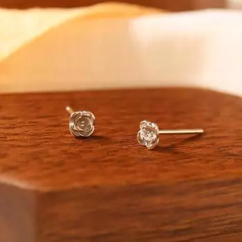 Серьги-цветы для женщин. Модные универсальные серьги высокого класса. Подарки для лучших подруг и девушек на Новый год.