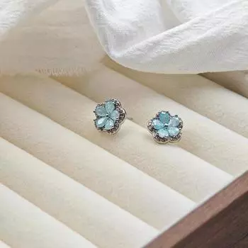 Серьги-цветы из циркония с серебряной иглой, простые серьги с темпераментом в стиле инс, серьги в стиле легкой роскоши с высоким чувством ниши, универсальные серьги для женщин