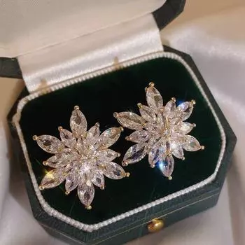 Серьги-цветы из корейского хрусталя: Нишевый дизайн, легкая роскошь, универсальный стиль с иглой из серебра 925 пробы для женщин. золотой
