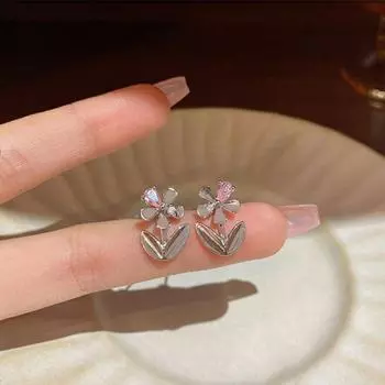 Серьги-цветы из стерлингового серебра с цирконием: Элегантный, универсальный и шикарный дизайн для женщин zircon flower earrings розовый