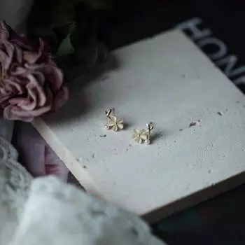 Серьги-цветы «Кошачий глаз» в стиле ретро «Лесной литературный темперамент» с цветком, создающие ощущение легкости и роскоши