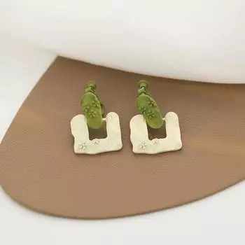 Серьги-цветы. Модные серьги без пирсинга. Клипсы для ушей.