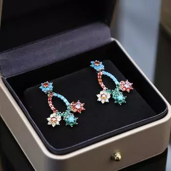 Серьги-цветы с цирконием контрастного цвета. Женственность. Элегантные цветные серьги.